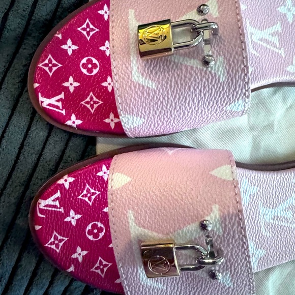 EUC💕100% AUTHENTIC LV SANDALS💕RARE & GORGEOUS - Picture 5 of 16